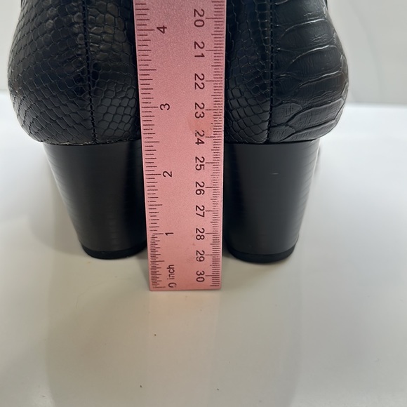 Lulu’s NWOT black zip crocodile style booties - Picture 7 of 7